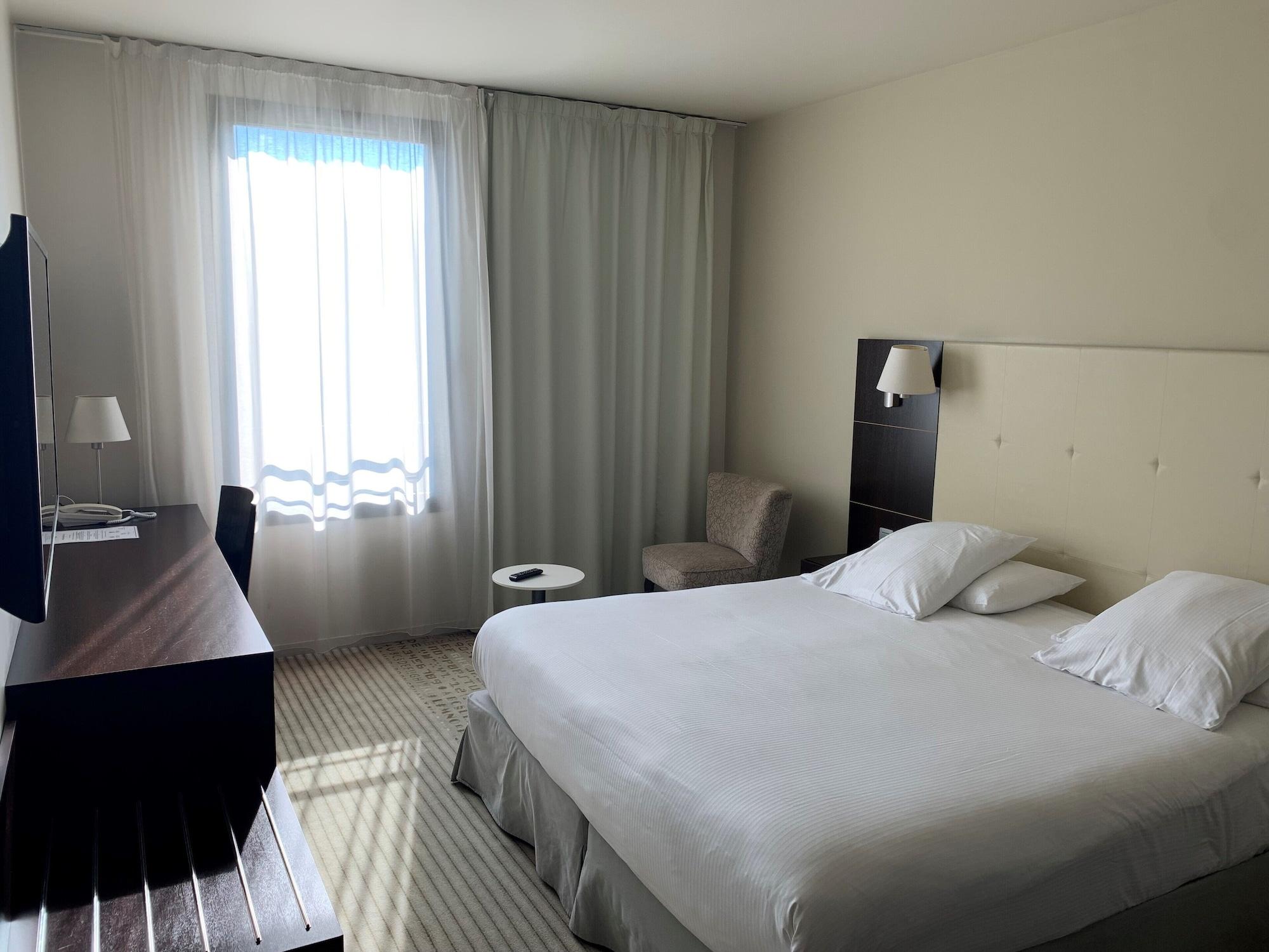 Mercure Aix-En-Provence La Duranne Gare Tgv Exterior foto
