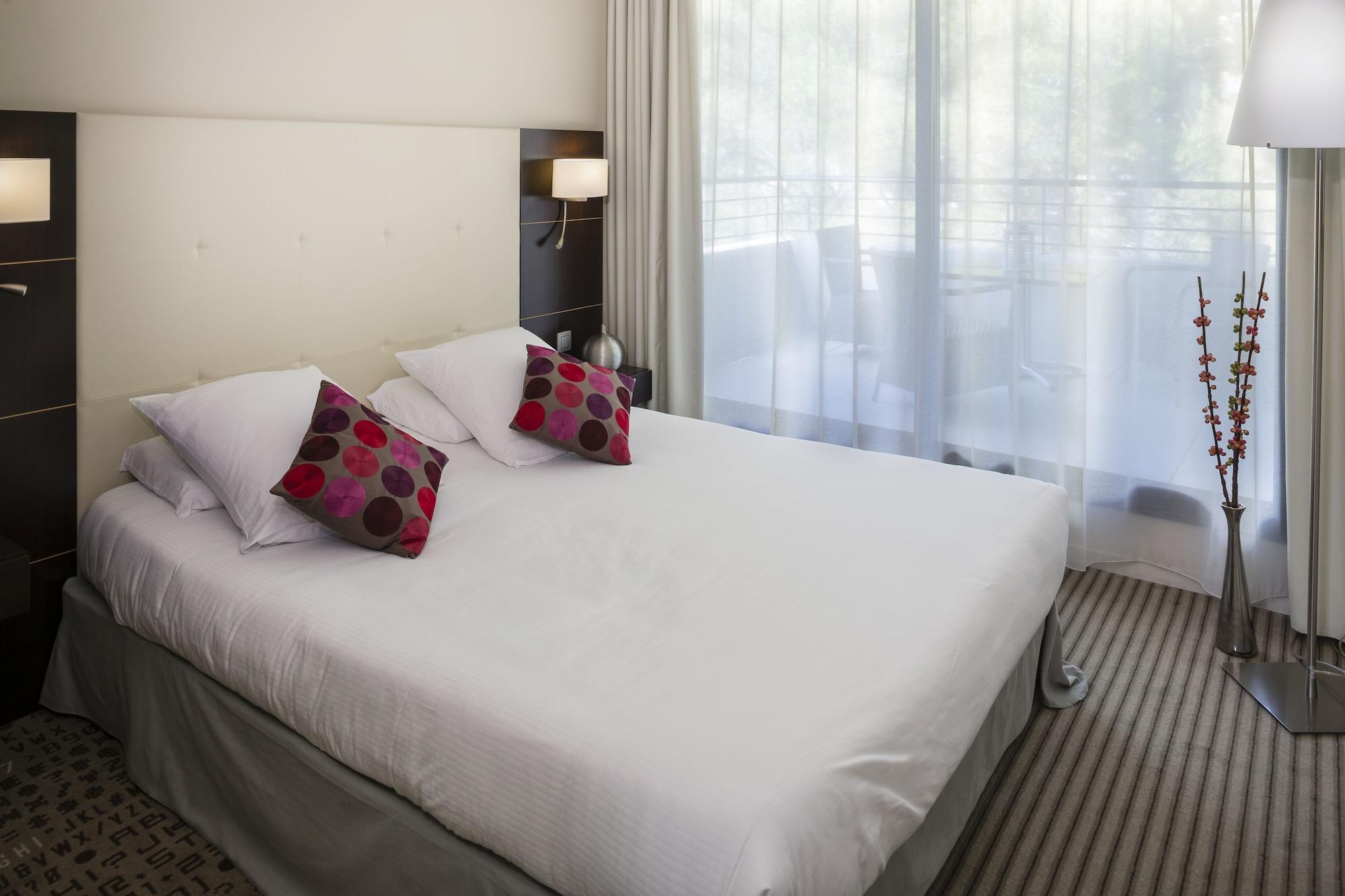 Mercure Aix-En-Provence La Duranne Gare Tgv Exterior foto