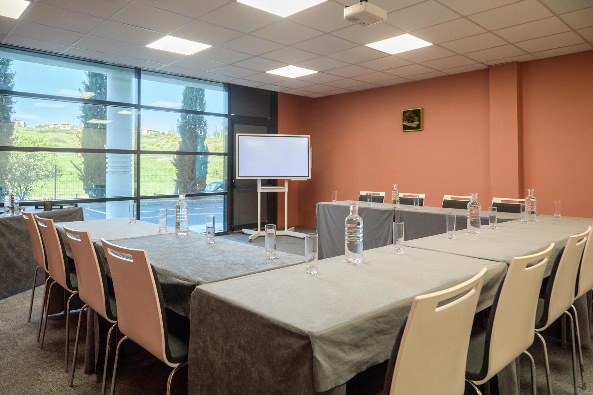 Mercure Aix-En-Provence La Duranne Gare Tgv Exterior foto