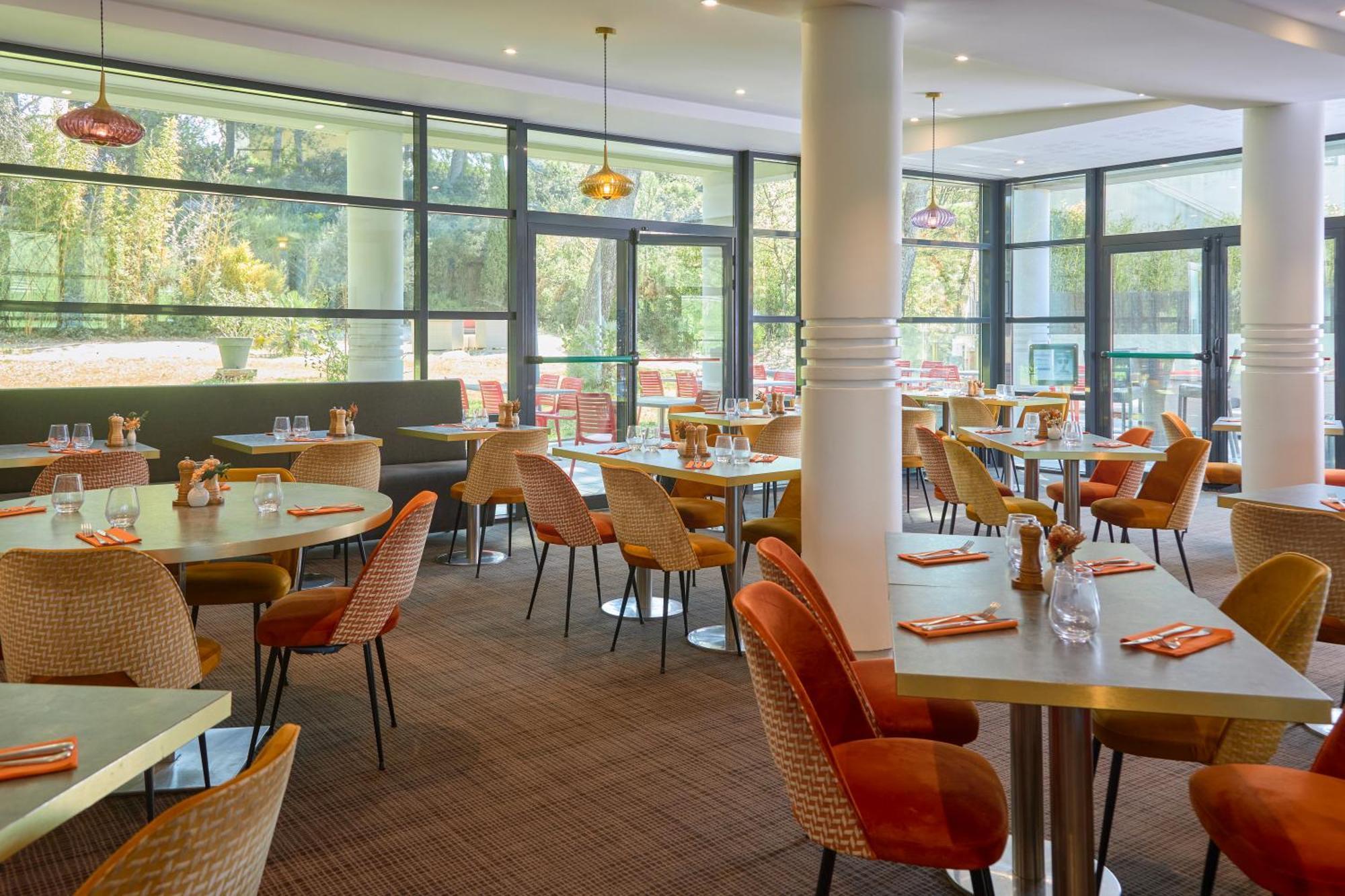 Mercure Aix-En-Provence La Duranne Gare Tgv Exterior foto