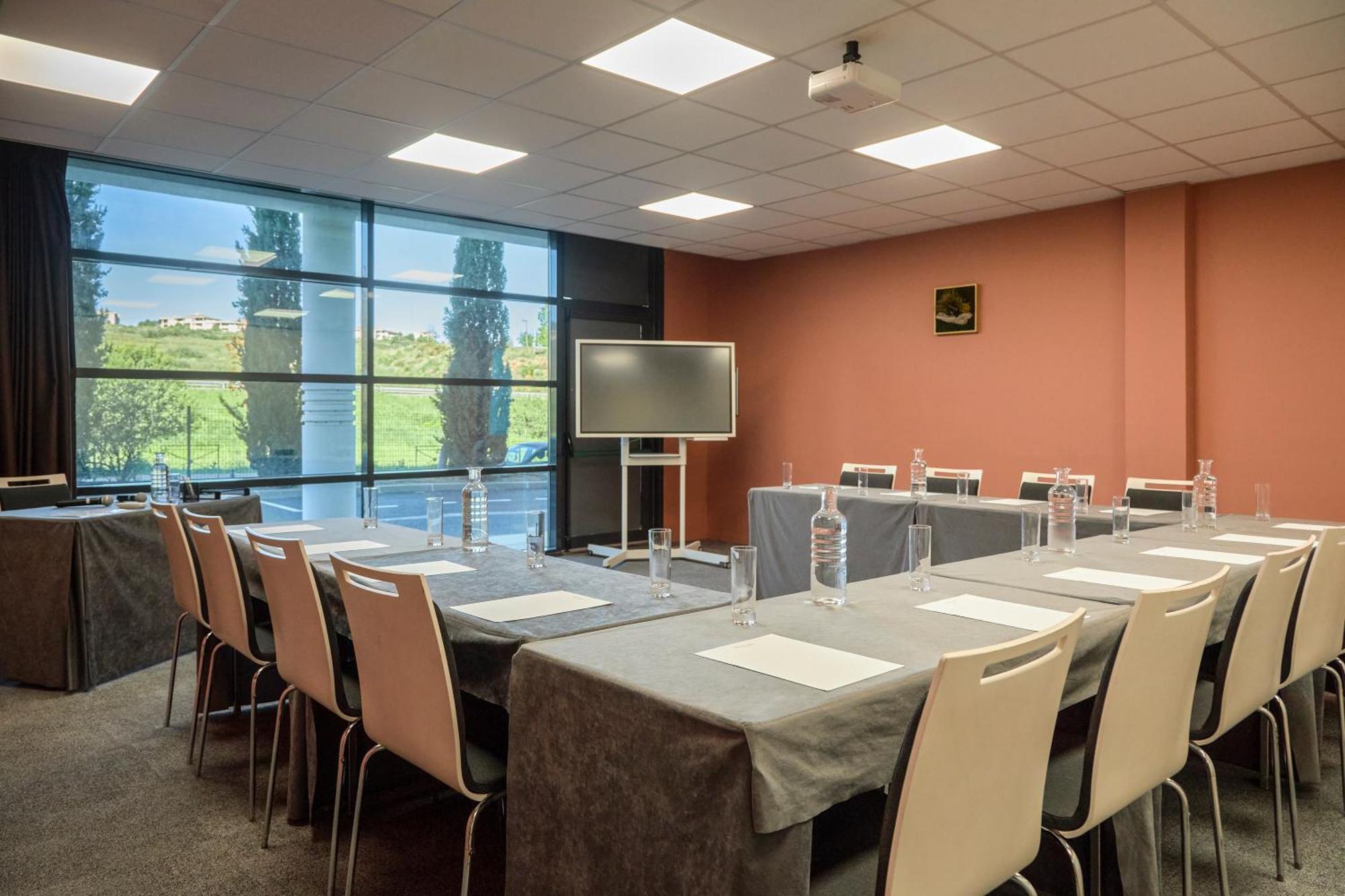 Mercure Aix-En-Provence La Duranne Gare Tgv Exterior foto